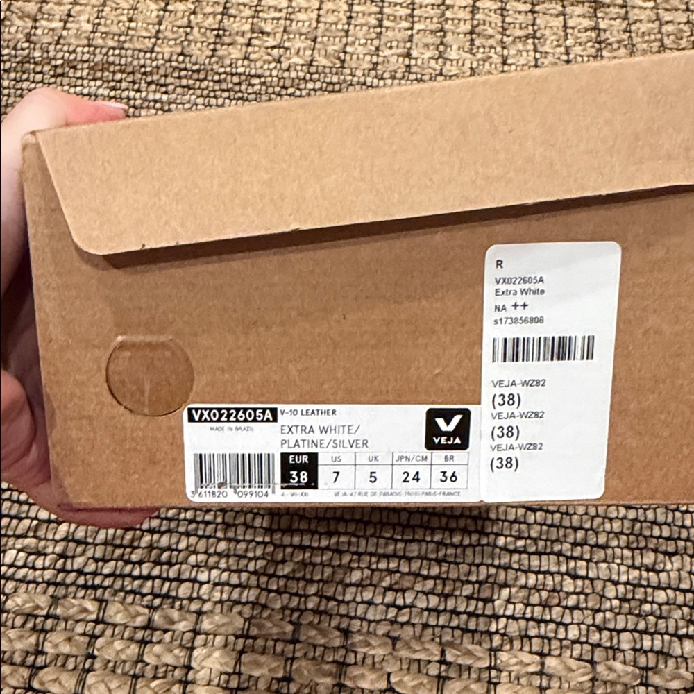 Veja Women’s White Leather Sneakers with gold 'V' Accent - Picture 4 of 4
